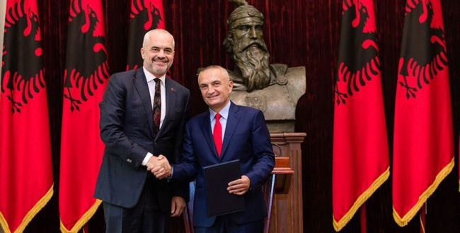 Kryetari i Shqipërisë, Ilir Meta dekreton kryeministrin Edi Rama, për të pasuar në postin e ministrit të Punëve të Jashtme