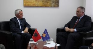 Ambasadori shqiptar në Prishtinë, Qemal Minxhozi falënderon FSK-në për ndihmën dhënë Shqipërisë pas vërshimeve