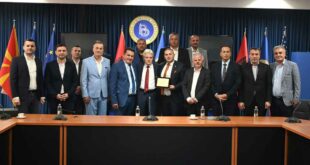 Lidhja e Bizneseve të Kosovës nderon Kryetarin Ali Ahmeti me Mirënjohje