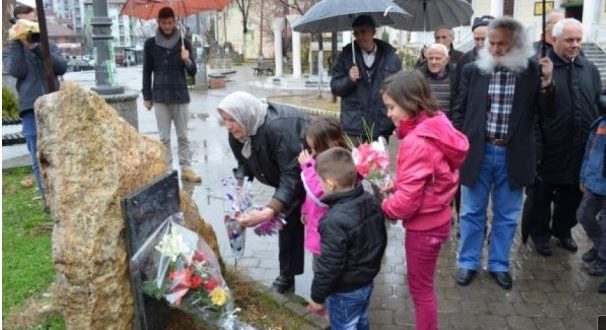 Sot në Mitrovicë përkujtohen viktimat e masakrës së 13 marsit 1999 në tregun e këtij qyteti