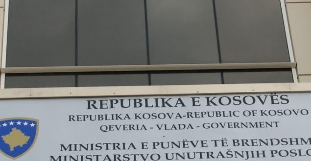 Ministria e Punëve të Brendshme dorëzon vetura për shërbimet emergjente për tri komunat veriore