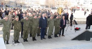 Ministri dhe gjeneralët e FSK-së bënë homazhe te shtatorja e Zahir Pajazitit