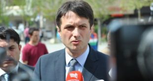 Ministri i Diasporës Valon Murati rekomandon bashkatdhetarët që të konsultohen me aplikacionin e MPB-së në të cilin tregohet gjendja reale në pikat kufitare