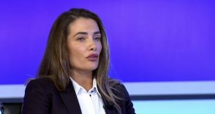 Ariana Musliu-Shoshi: Donika Gërvalla po u kërkon zyrtarëve të ministrisë dhe diplomatëve që raportojnë herë në ditë