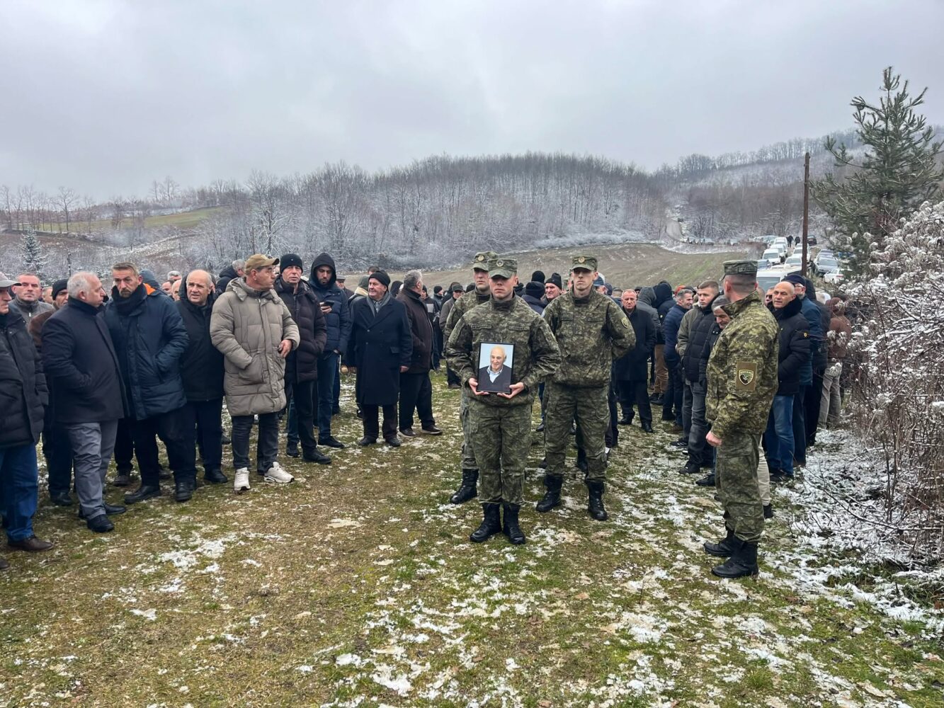 Pa praninë e të birit  varroset babai i Salih Mustafës