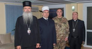 Përfaqësuesit e tri komuniteteve fetare në Kosovë janë takuat sot komandantin e KFOR-it, Salvatore Cuoci