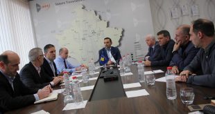 Ministri i Zhvillimit Ekonomik, Valdrin Lluka kërkon përgjegjësi nga operatorët e energjisë dhe shmangien e reduktimeve