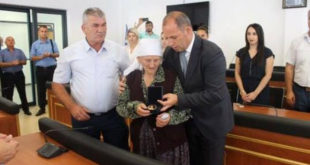Dëshmori i kombit Bedri Shala dekorohet me Urdhrin “Hero i Kosovës”