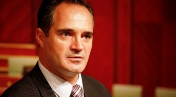 Në mesin ambasadorëve që pritet të shkarkohen nga Qeveria Kurti është edhe veprimtari, Nait Hasani, ambasador në Shqipëri