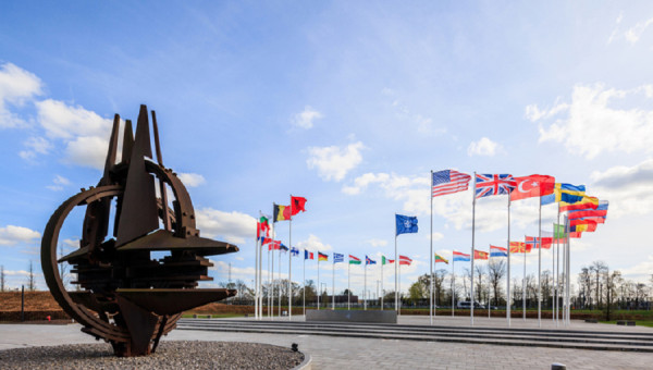 1 Prilli historik  Shqipëria në NATO  një sukses strategjik që forcoi sigurinë dhe rolin ndërkombëtar