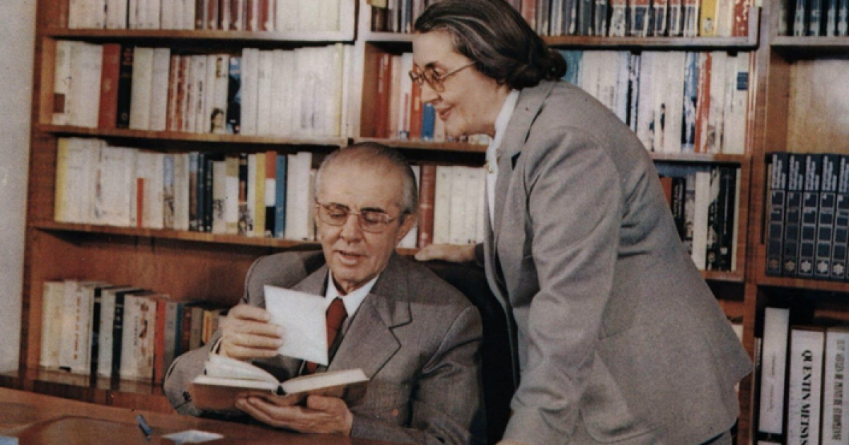 Nexhmije Xhuglini   Hoxha  8 shkurt 1921   26 shkurt 2020 