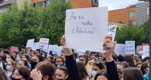 Disa OJQ organizojnë një aksion lidhur me ngacmimet seksuale në universitete