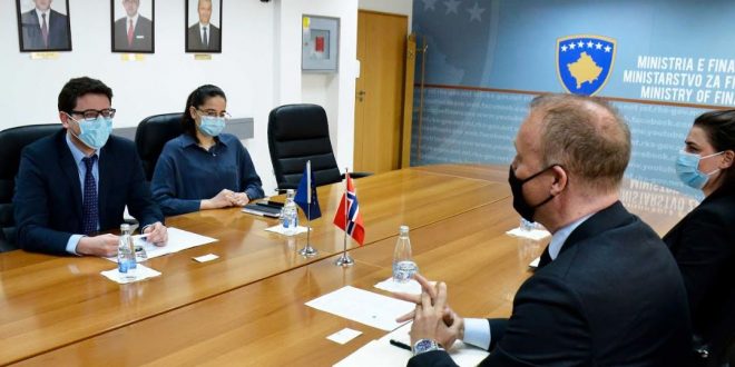 Ministri i Financave, Hekuran Murati e pret në takim njohës ambasadorin norvegjez, Jens Erik Grondahl