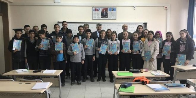 Lënda e gjuhës shqipe është zgjedhur nga 44 nxënës në Shkollën “Alija Izetbegoviç” në Kemalpasha të Izmirit
