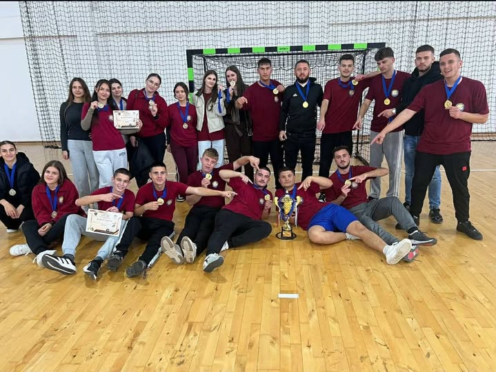 Nxënësit e shkollës së mesme të lartë  Kongresi i Manastirit  triumfojnë në garat rajonale të hendbollit