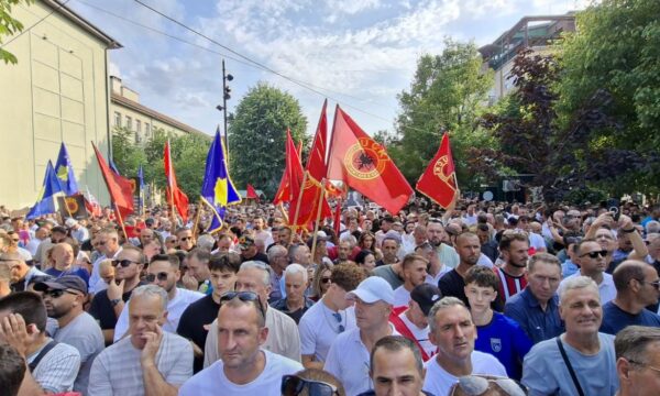 Lëvizja Ndryshe intensifikon fushatën për peticionin kundër Gjykatës Speciale