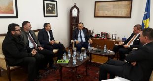 Ministri i Punëve të Brendshme, Flamur Sefaj ka pritur në takim përfaqësuesit e Odës së Afarizmit të Kosovës të kryesuar nga kryetarin i bordit të OAK-së, Skender Krasniqi, drejtorin ekzekutiv, Ismet Mulaj, nënkryetarin e bordit të OAK-së, Arsim Selmonmusaj dhe anëtarin e bordit, Lulëzim Begaj.