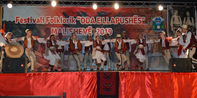 Në Malishevë është mbajtur nata e parë e festivalit mbarëkombëtar të folklorit “Oda e Llapushës”