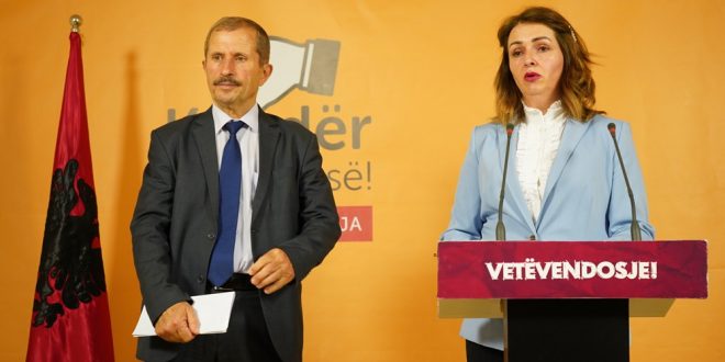 Vetëvendosje konsideron se procesi i teksteve të reja shkollore duhet të kthehet në pikën zero dhe të fillojë nga e para