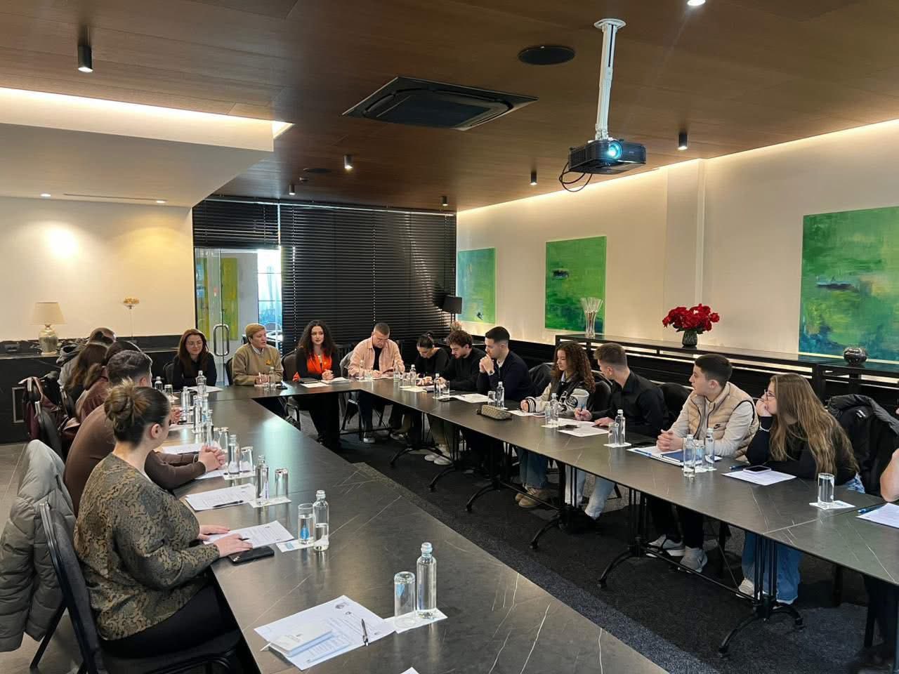 OSBE mbështet finalizimin e dokumenteve të Këshillit Lokal Rinor në Ferizaj