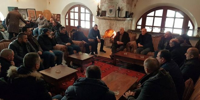 Kryetarët e DeKryetarët e Degëve të OVL të UÇK-së Deçan, Pejë e Burim vizituan familjen Haradinaj në Gllogjangëve të OVL të UÇK-së Deçan, Pejë e Burim vizituan familjen Haradinaj në Gllogjan