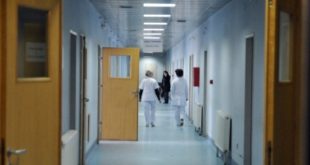 Shërbimi Spitalor Klinik dhe Universitar i Kosovës ka njoftuar se 540 pacientë po trajtohen me oksigjeno-terapi dhe 44 në kujdes intensiv