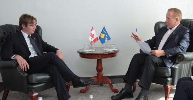 Ministri Jashtëm Behxhet Pacolli, u takua me ambasadorin e Kanadasë në Kosovë dhe Kroaci, z.Daniel Maksymiuk