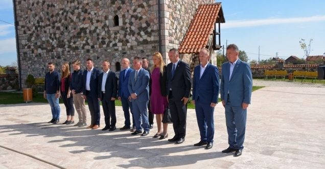 Ministri i Infrastrukturës, Pal Lekaj me bashkëpunëtorë, vizitoi Komunën e Deçanit
