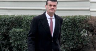 Astrit Patozi ironizon opozitën e Sali Berishës: Ose duhet të ikë Edi Rama ose të largohemi fare nga Shqipëria