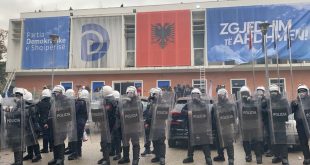 Shkizmati, Sali Berisha, nuk heq dorë nga marrja me dhunë e Selisë të Partisë Demokratike, të krahut të Lulzim Bashës