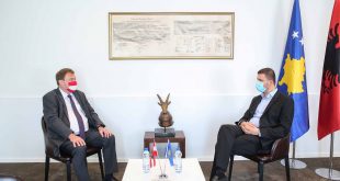 Kryetari i PDK-së, Memli Krasniqi e pret në takim ambasadorin e austriak në Kosovë, Christoph Weidinger