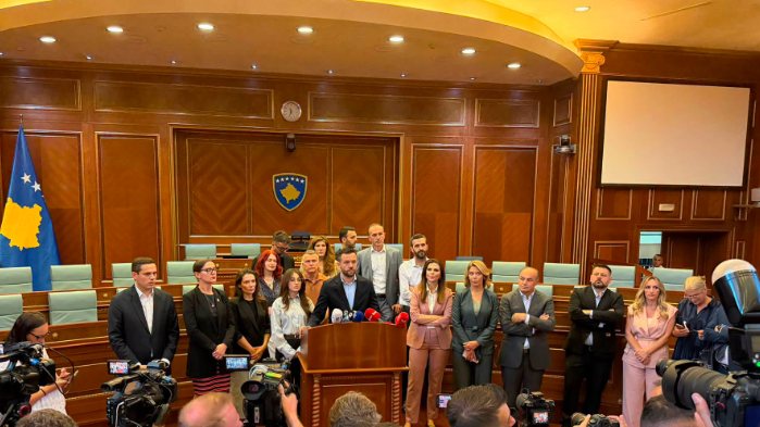 Arian Tahiri  Gjendja institucionale është alarmante  PDK kërkon vazhdimin e seancës së Kuvendit