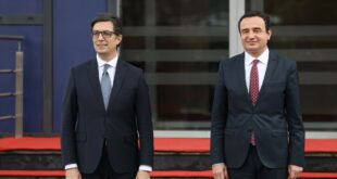 Kryeministri Kurti, në takim kryetarin e Maqedonisë Stevo Pendarovski, ka biseduar për marrëdhëniet bilaterale dhe zhvillimet në rajon