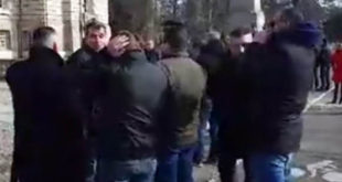 Shumë shqiptarë ishin mbledhur para gjykatës, në Colmar, për ta mbështetur Ramush Haradinajn