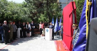 Zbulohet pllaka përkujtimore në nderim të ushtarëve të NATO-s dhe KFOR-it