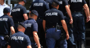 Policia e Kosovës mund të hyjë në protestë nëse qeveria nuk vendos që t’u paguajë nga 300 euro shtesë në muaj