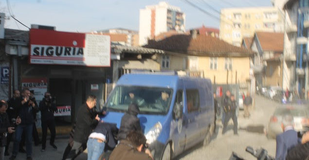 Policia e Kosovës i ka arrestuar sërish, Albin Kurti dhe Donika Kadaj-Bujupi, për shkak të shkeljes së vendimit të arrestit shtëpiak