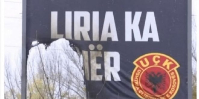 KMDLNJ kërkon që autorët e djegies së billboardit “Liria ka emër UÇK” të dalin para drejtësisë