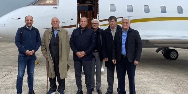 Behxhet Pacolli me Alfred Moisiun, Rexhep Meidanin, Bamir Topin dhe Pandeli Majko, vizituan në Hagë ish-drejtuesit e UÇK-së