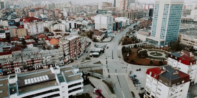 Ndonëse në kryeqytet janë 800 raste aktive me virusin korona, nuk parashihet mundësia e një mbylljeje totale në Prishtinë