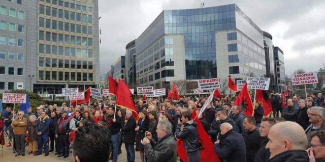 Mbahet një protestë paqësore për Kosovën, më 20 shkurt 2018, në Bruksel