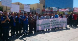 Punëtorët e KEDS-it protestuan para Qeverisë