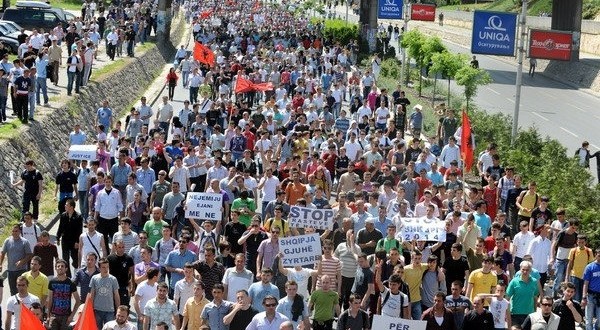 Heshtja e neutraliteti i Kosovës dhe i Shqipërisë zyrtare e ndihmon elitën antishqiptare e kriminale të Maqedonisë