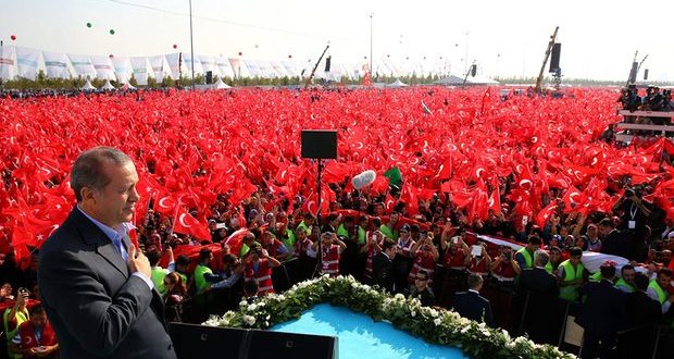 Vlerësohet se rreth 5 milionë qytetarë turq janë mbledhur në Stamboll, në tubimin më të madh pro qeveritar