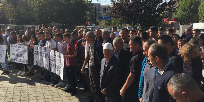 Banorët e Busavatës së Dardanës, kanë protestuar kundër mbylljes së shumë shkollave në këtë komunë