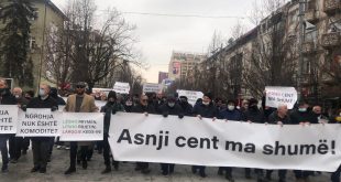 Sot u mbajt një protestë qytetare, paqësore, në sheshin “Zahir Pajaziti” në Prishtinë, kundër shtrenjtimit të rrymës