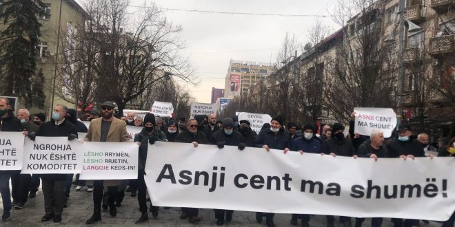 Sot u mbajt një protestë qytetare, paqësore, në sheshin “Zahir Pajaziti” në Prishtinë, kundër shtrenjtimit të rrymës