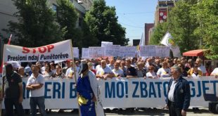 Protestohet në Prishtinë, kërkohet respektim i të drejtave të punëtorëve dhe zbatimi i ligjit