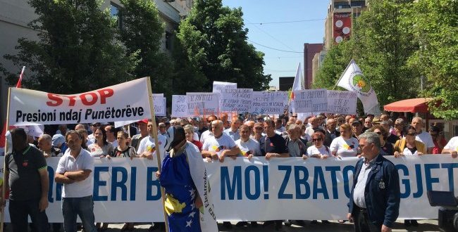 Protestohet në Prishtinë, kërkohet respektim i të drejtave të punëtorëve dhe zbatimi i ligjit