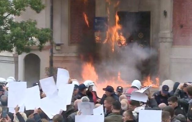 Xhevat Hasani  NJË STUDENT DRITËSHKURTËR NGA TIRANA KONSULTOHET ME STUDENTË SERBË SE SI TA SHKATËRROJË SHQIPËRINË E VET 